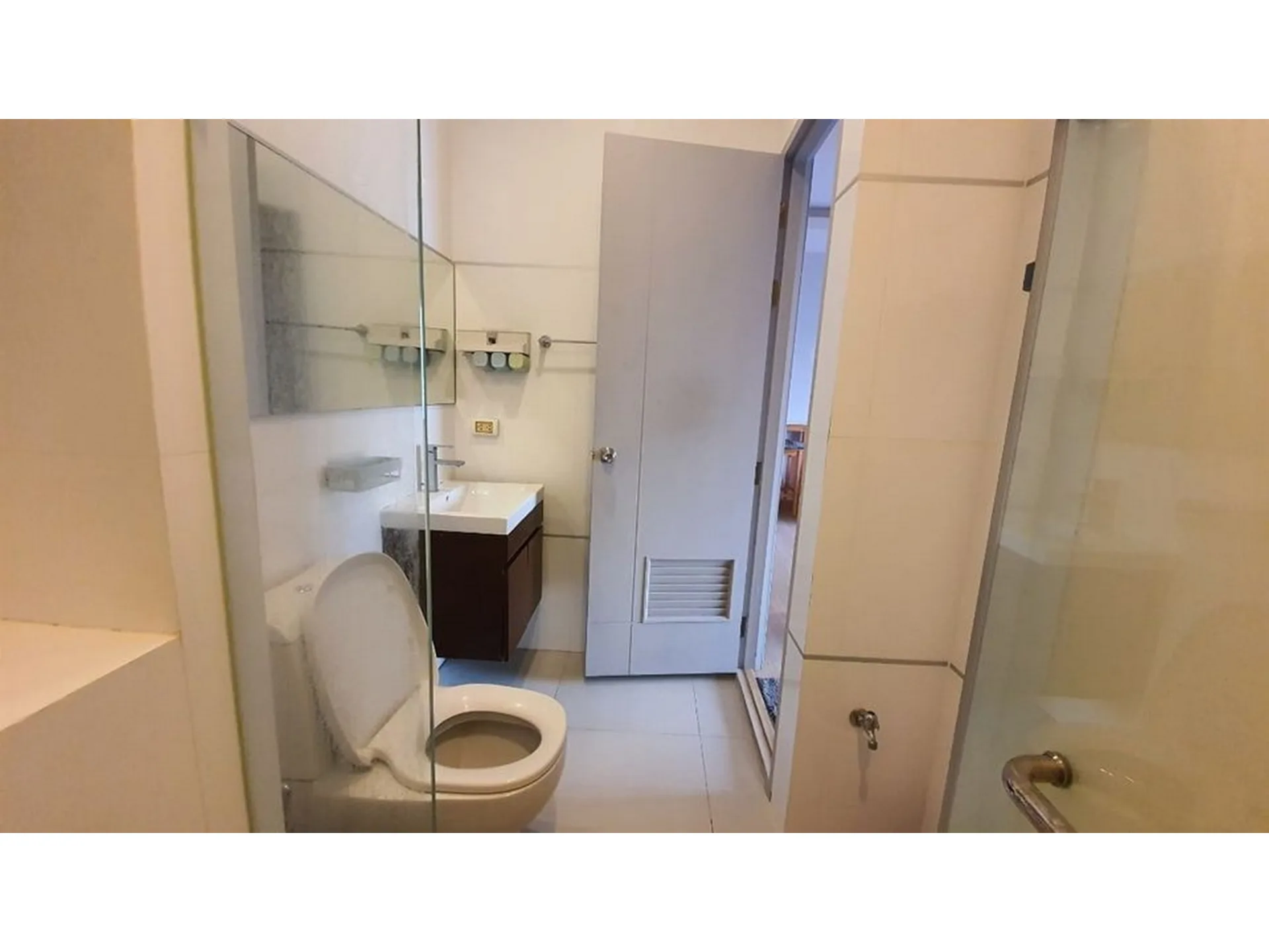 Property photos for Thru Thonglor