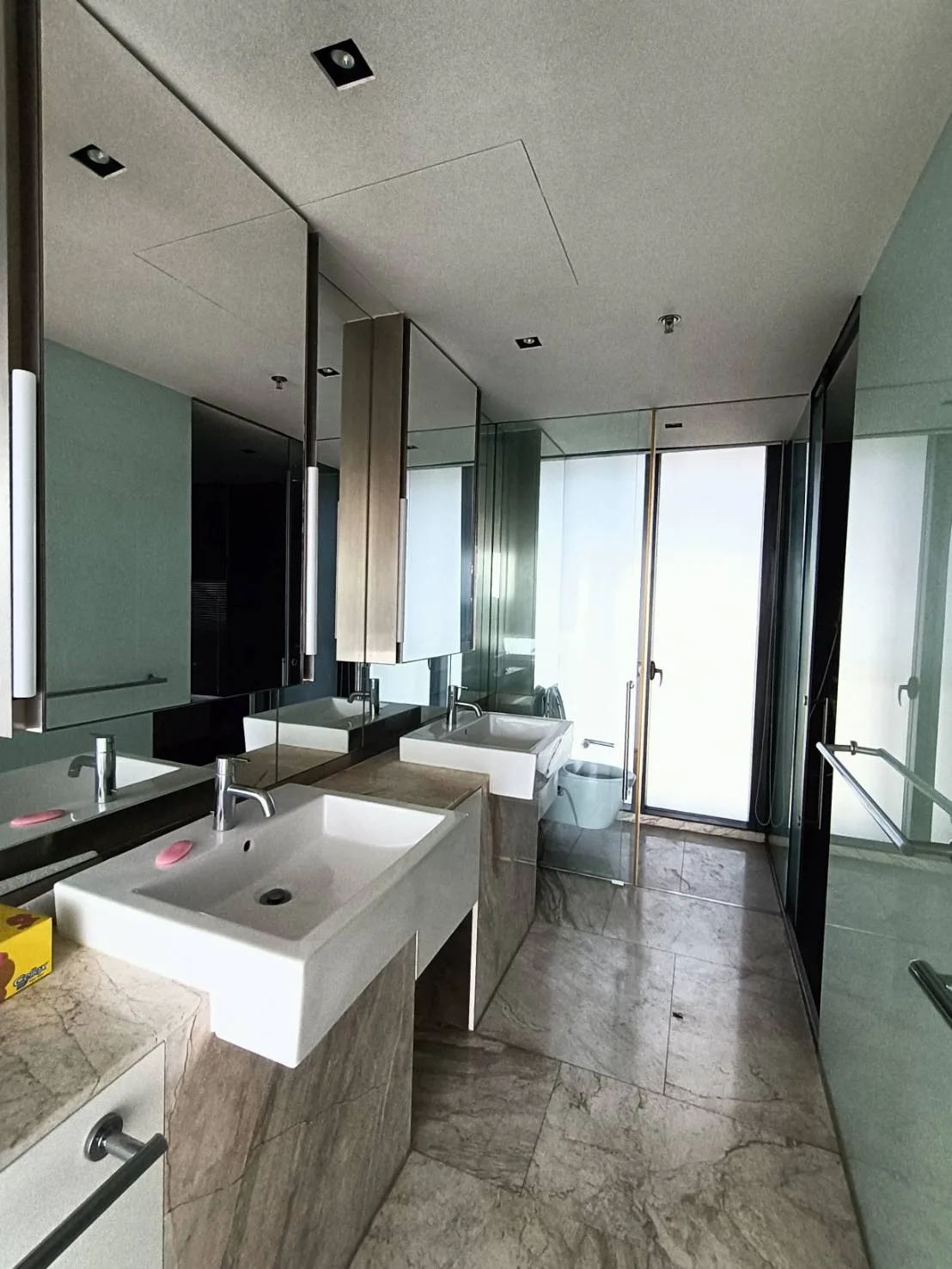 Property photos for The Met