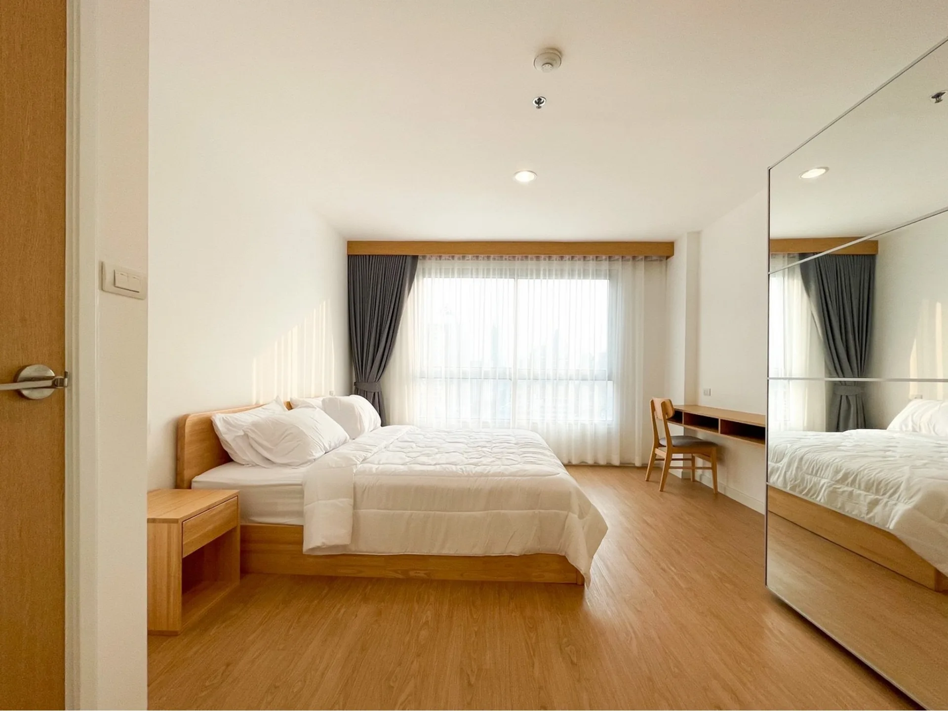Property photos for Centric Scene Phaholyothin 9