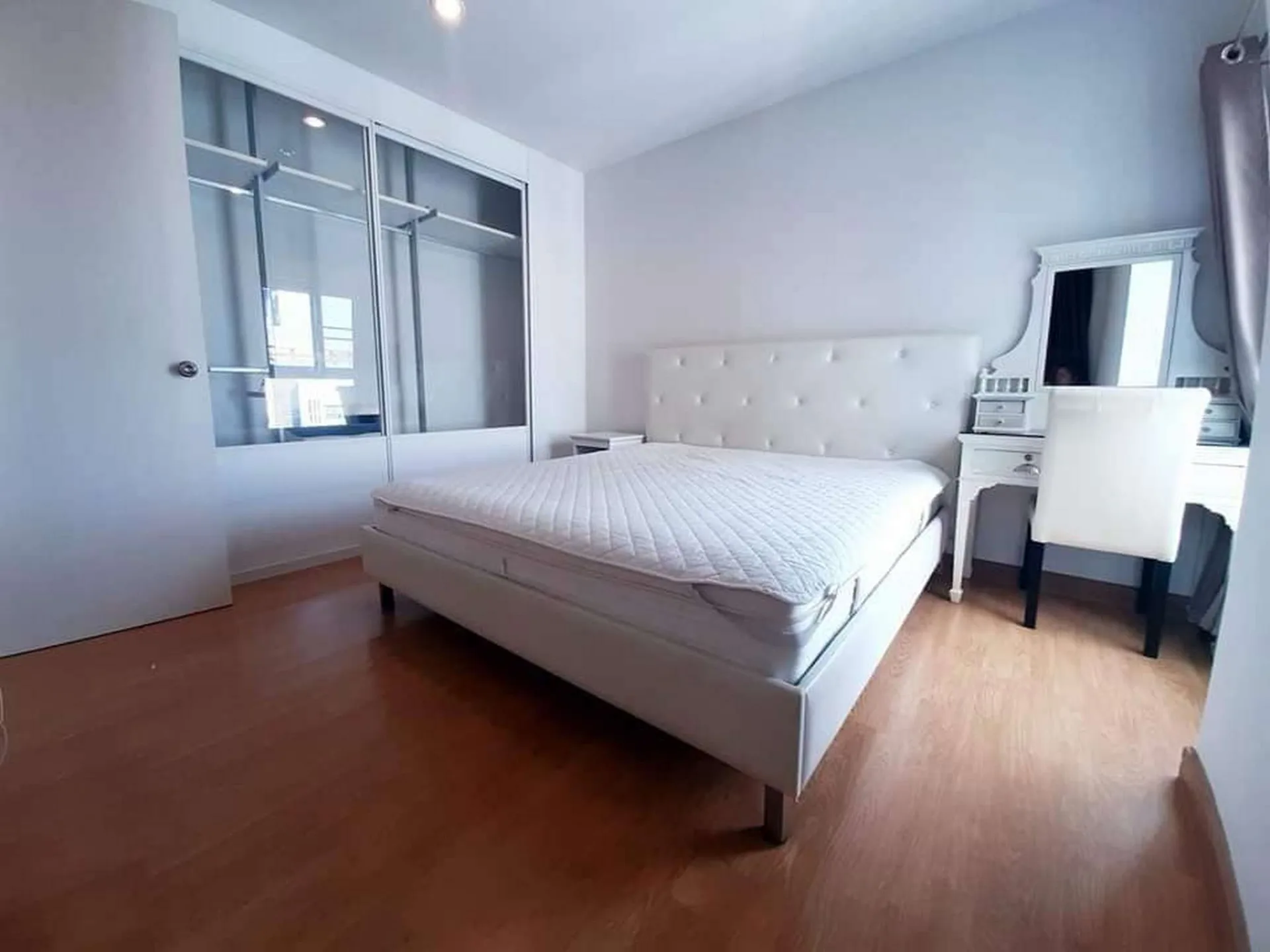 Property photos for The Parkland Grand Taksin