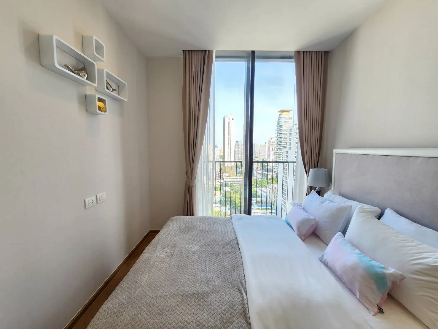 Property photos for Noble BE 33
