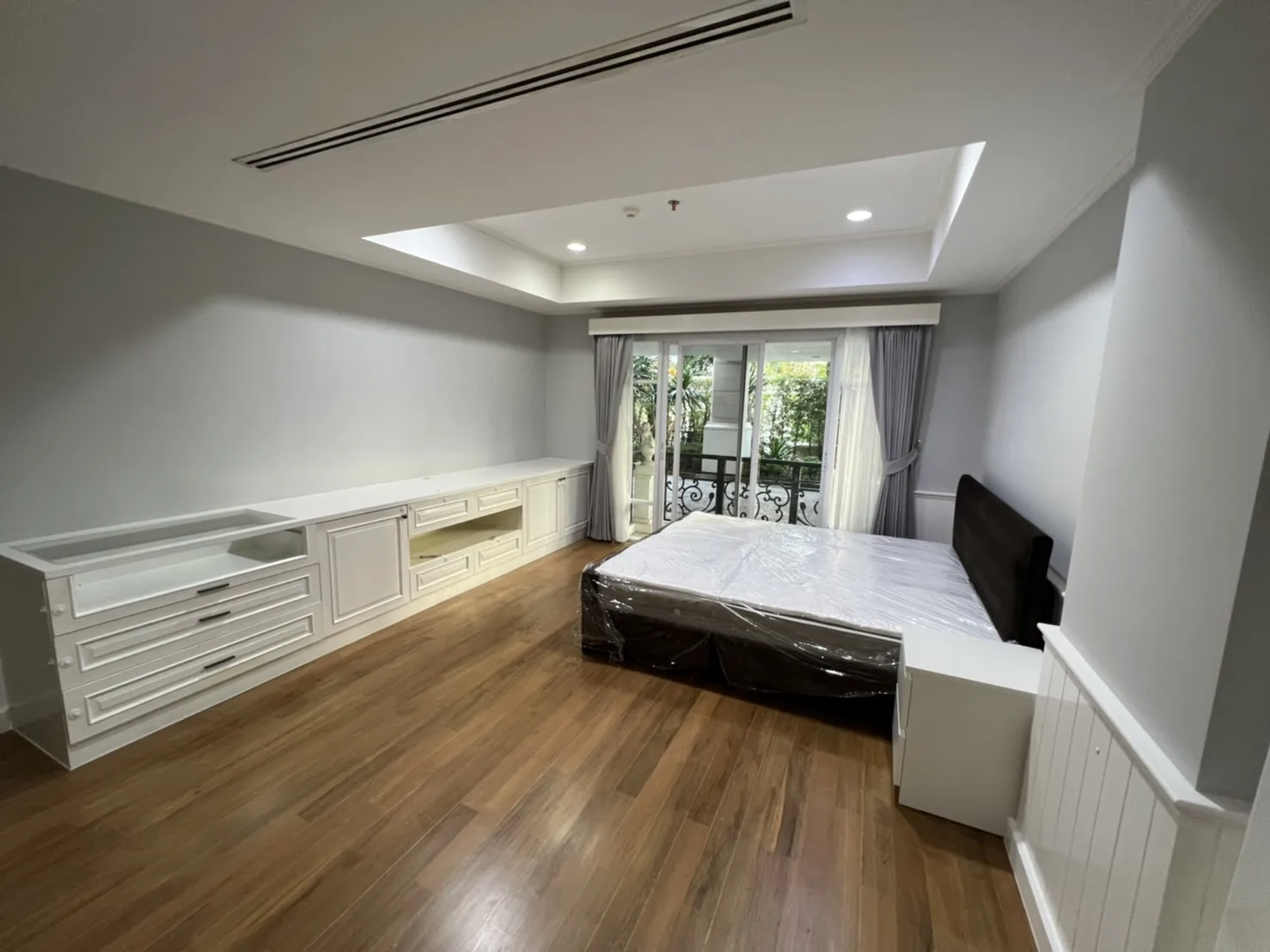 Property photos for La Vie En Rose Place