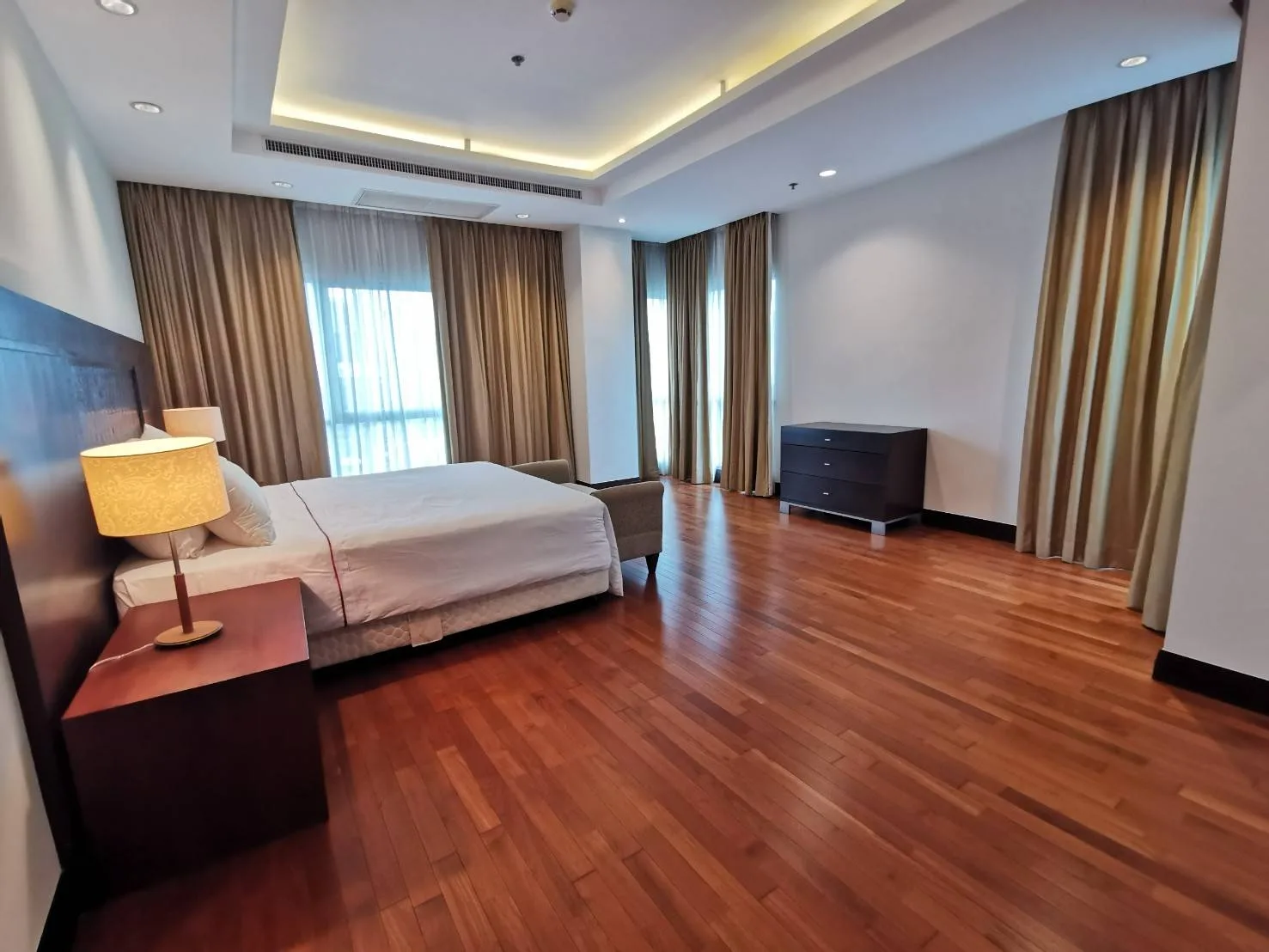 Property photos for Royal Residence Park