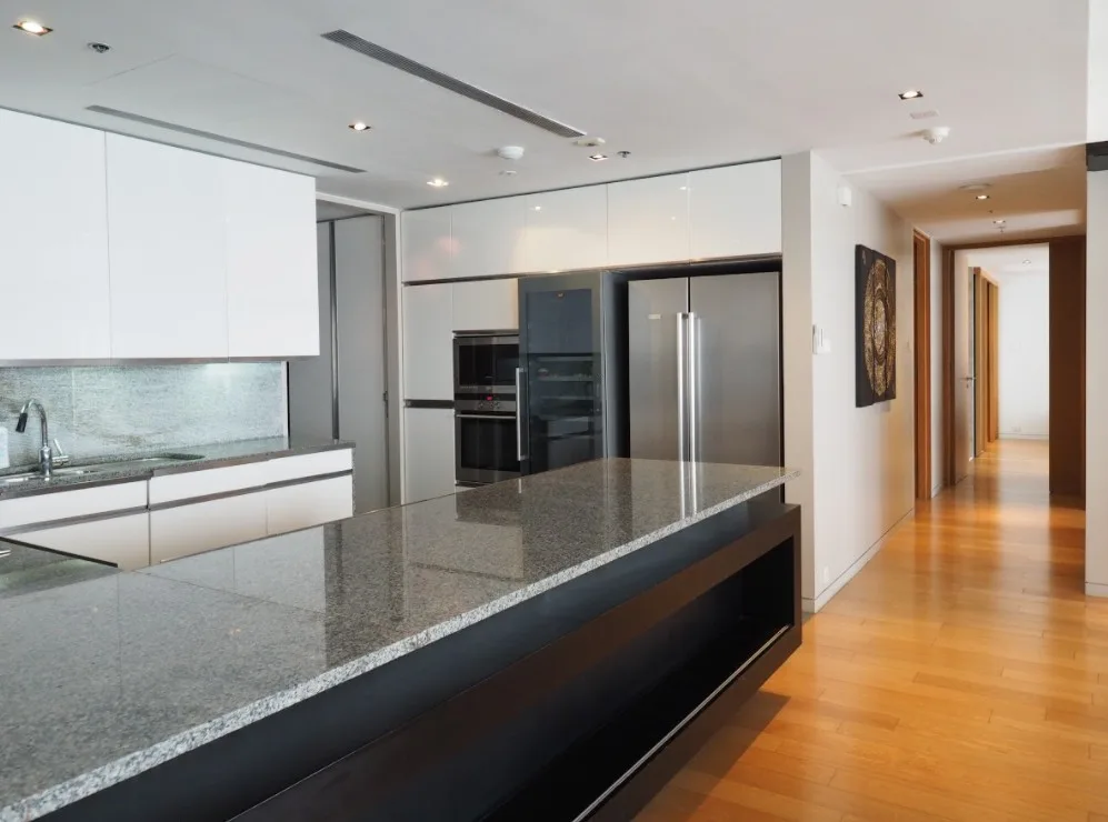 Property photos for The Met