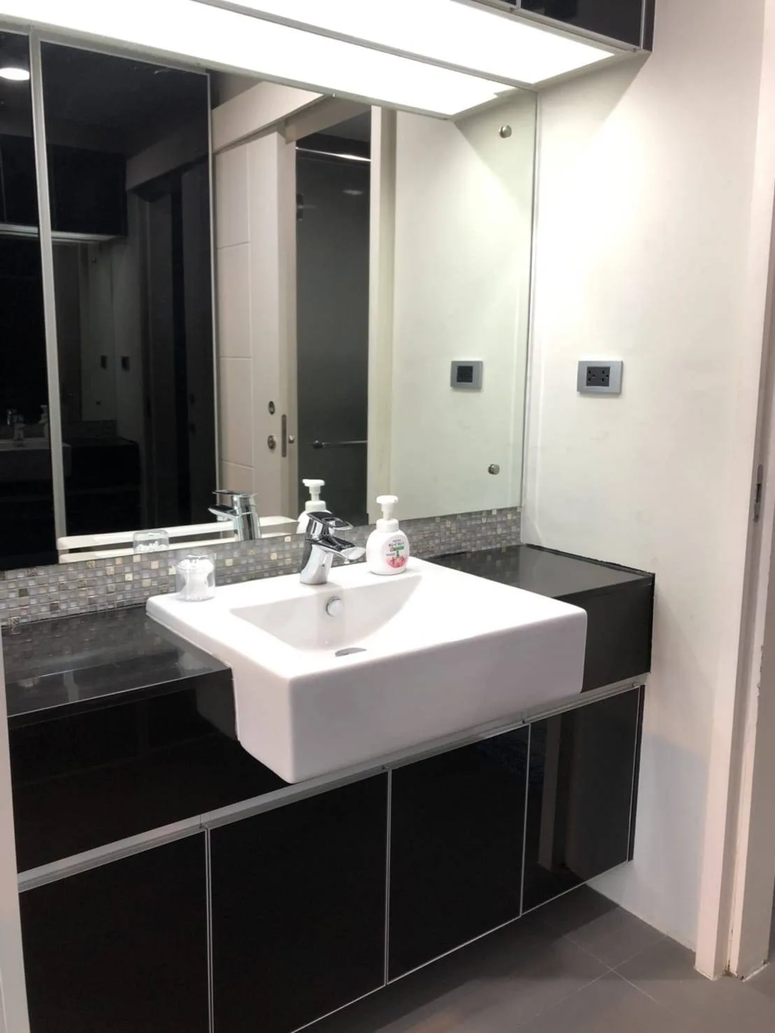 Property photos for The Crest Sukhumvit 34