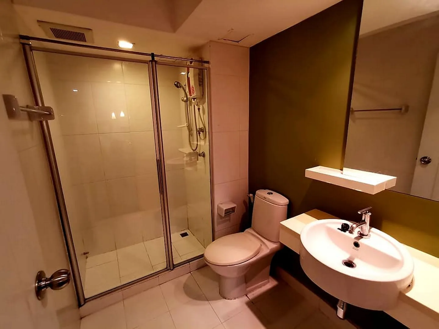 Property photos for The Room Sukhumvit 79