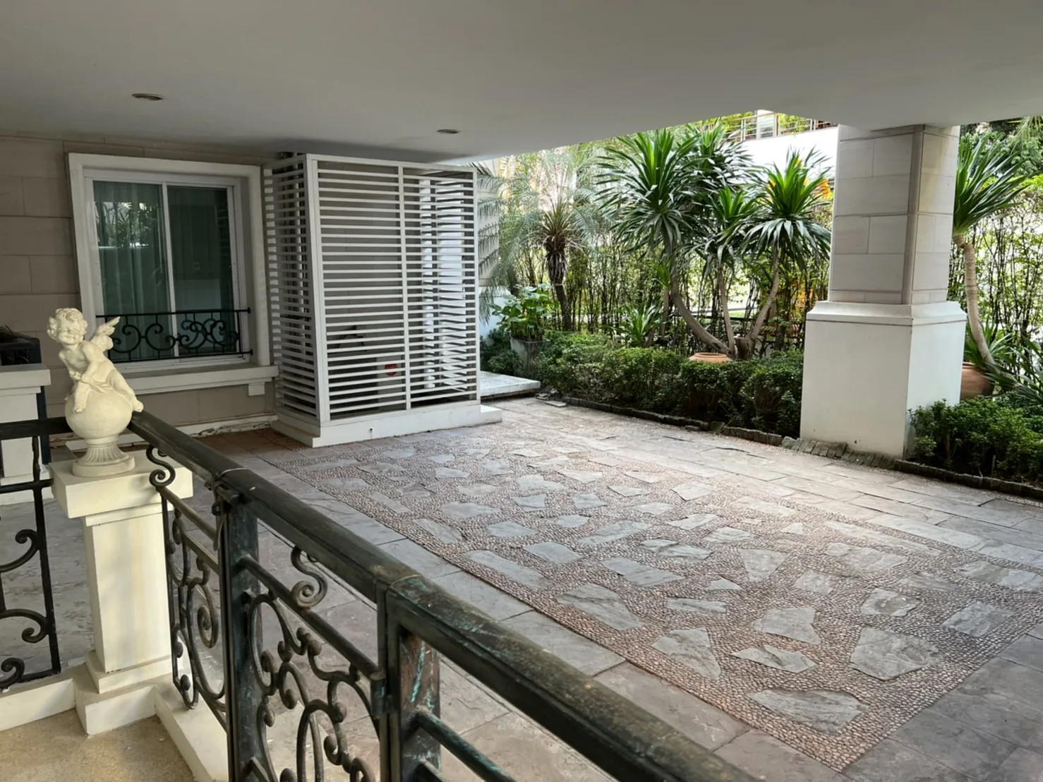 Property photos for La Vie En Rose Place
