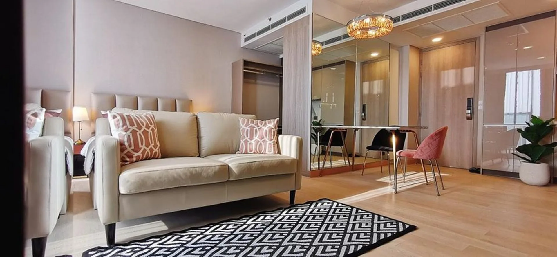 Property photos for Siamese Exclusive Queens