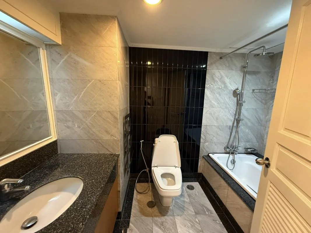 Property photos for Lake Avenue 16