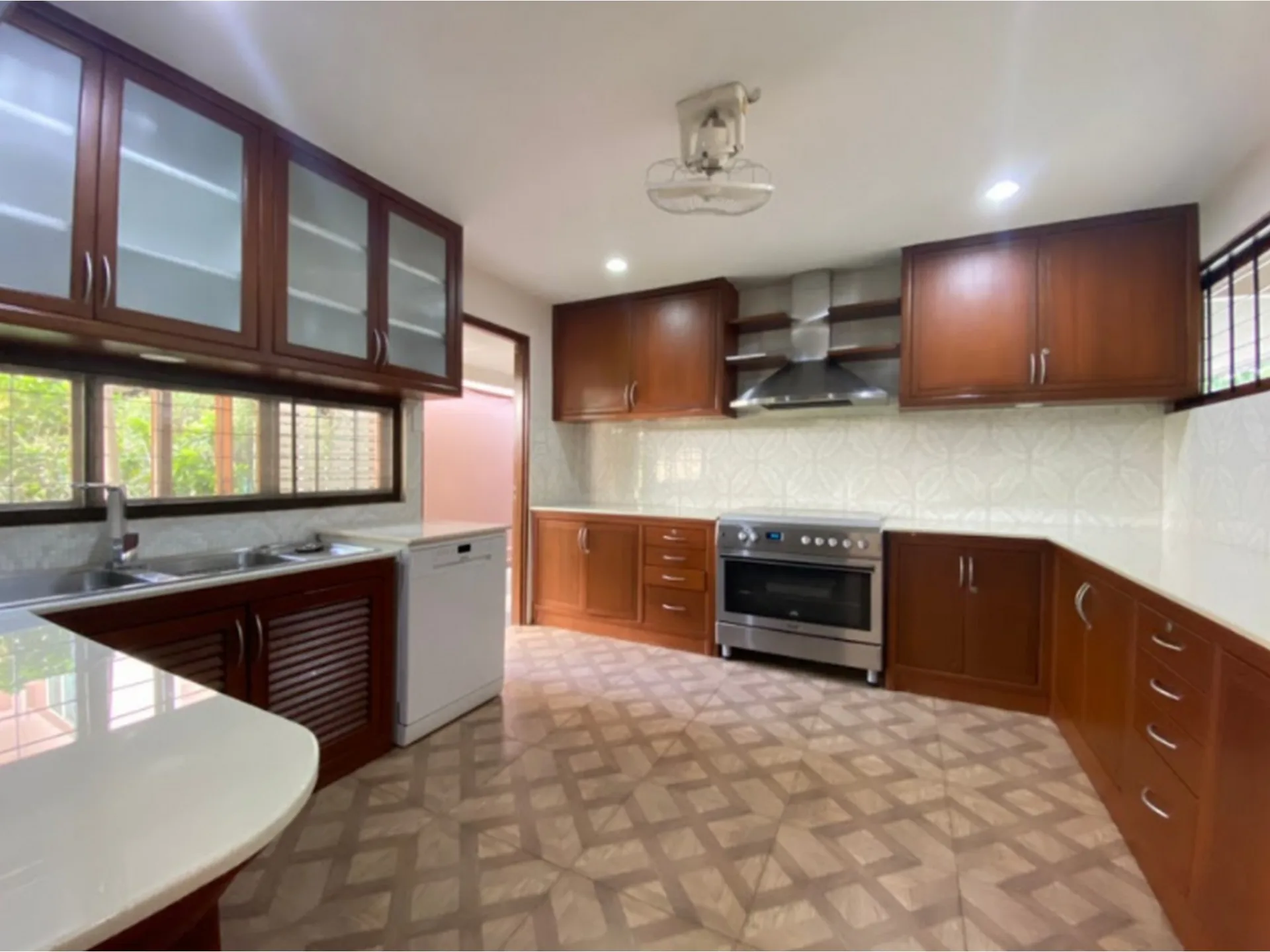 Property photos for 13 Yaek Soi Sammit
