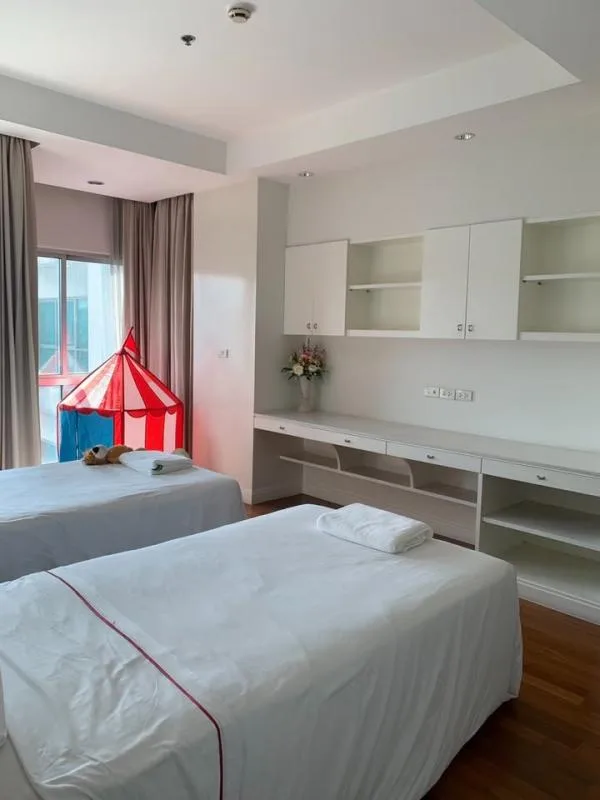 Property photos for Royal Residence Park
