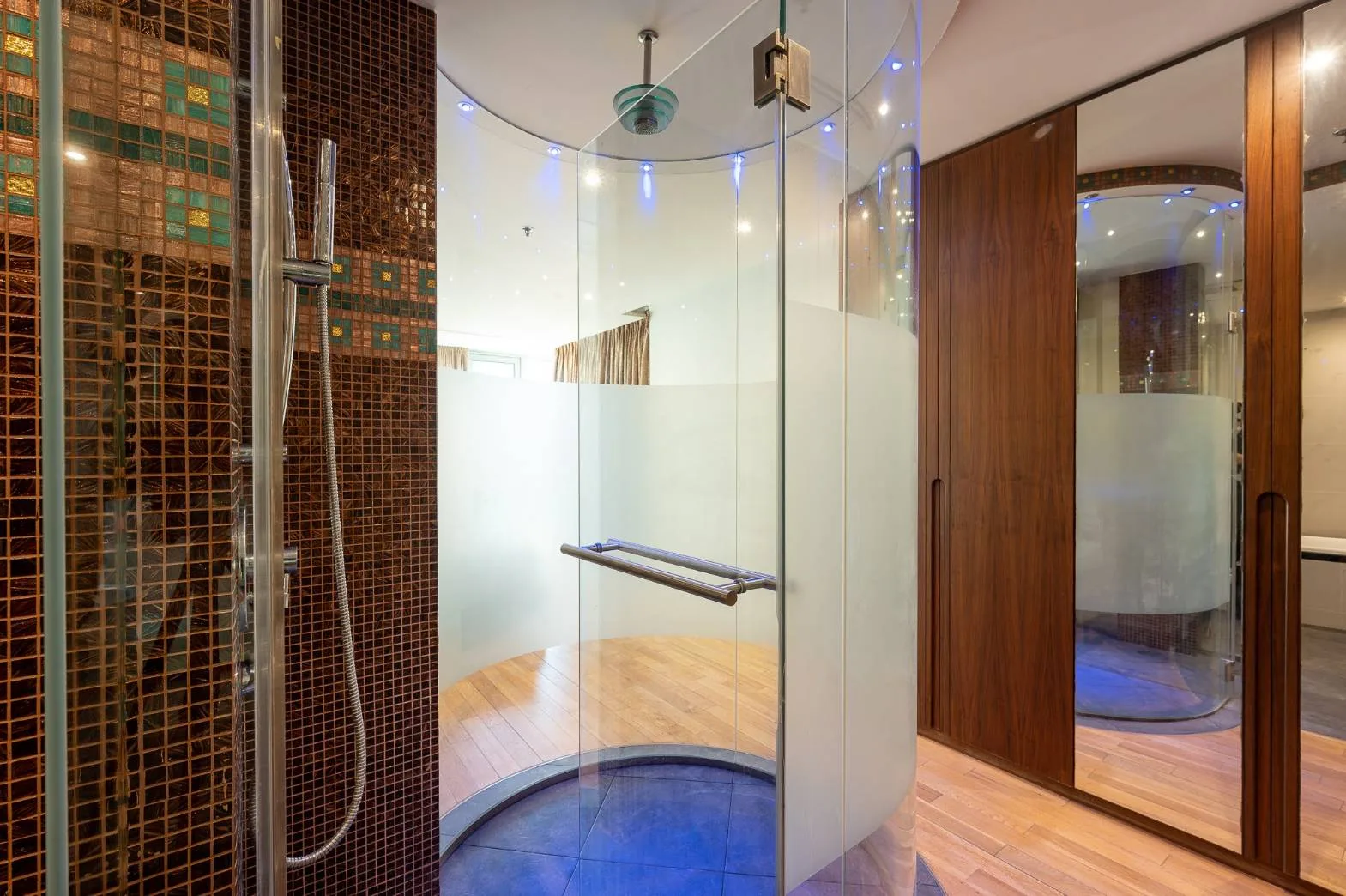 Property photos for The Legend Saladaeng