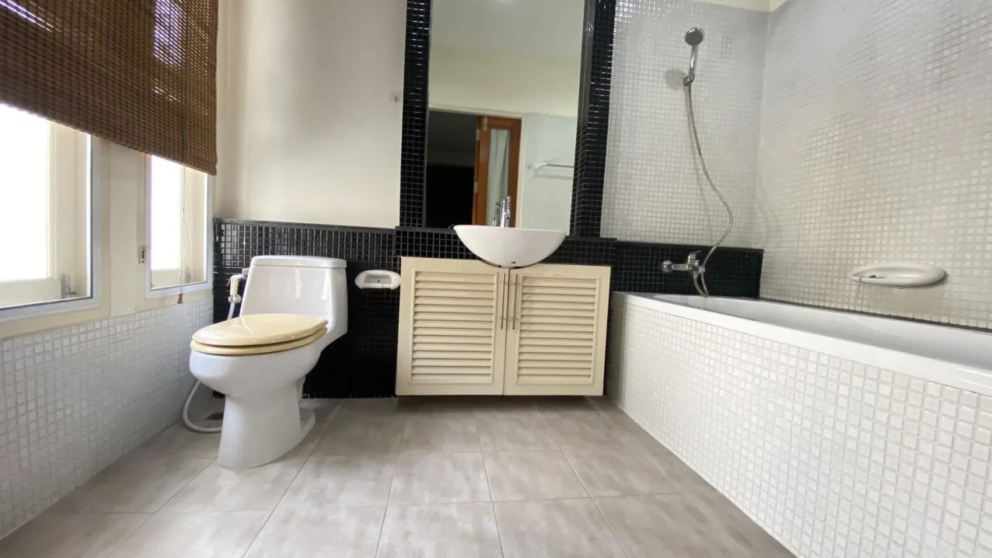 Property photos for Single House Suk. 63