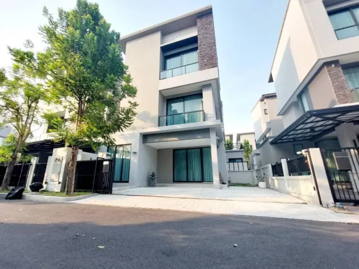 Property photos for Baan Klang Muang Classe Ekkamai-ramintra