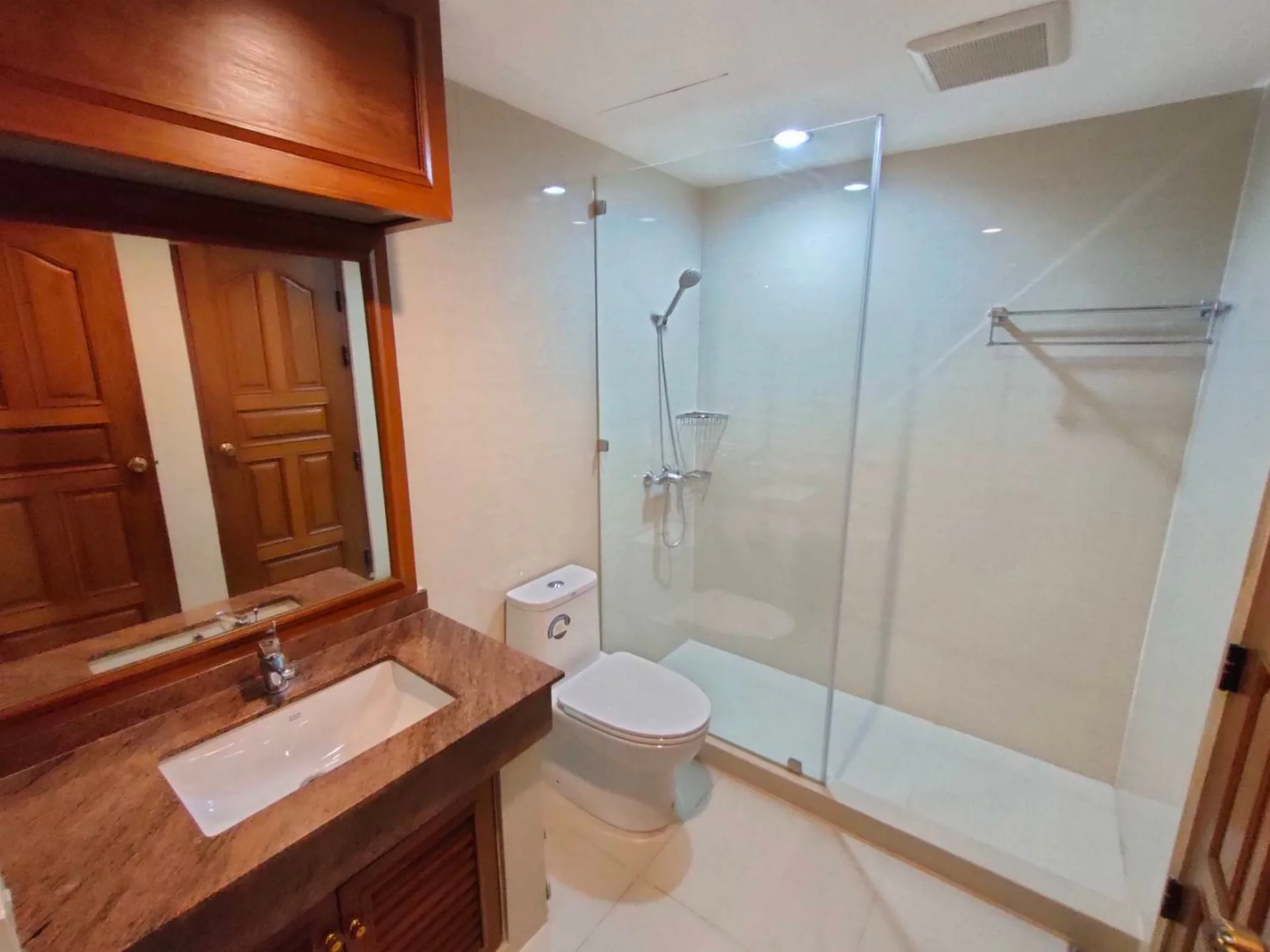 Property photos for Sriratana Mansion 1