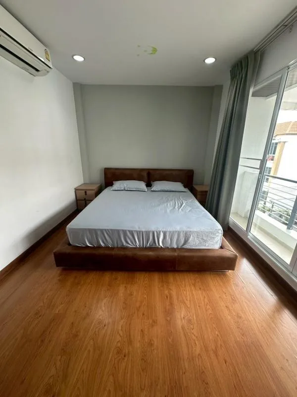 Property photos for Baan Klang Muang Sathorn-taksin 2