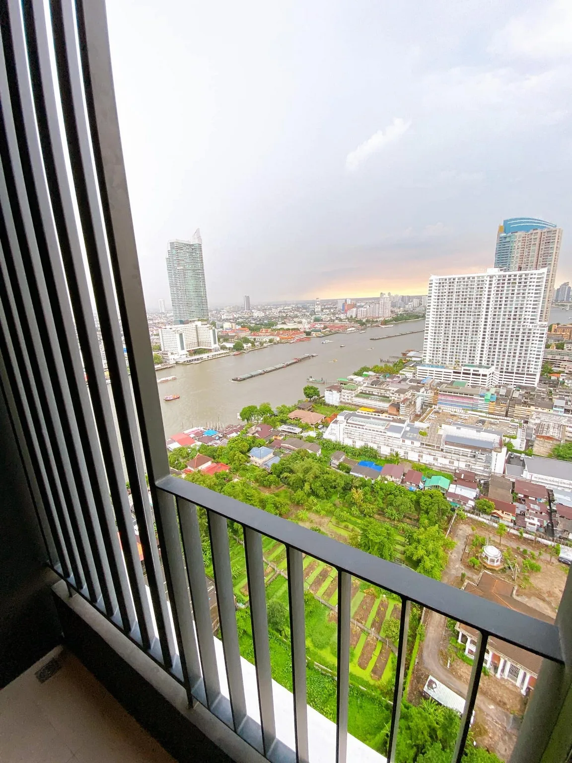Property photos for Chapter Charoennakhorn-riverside