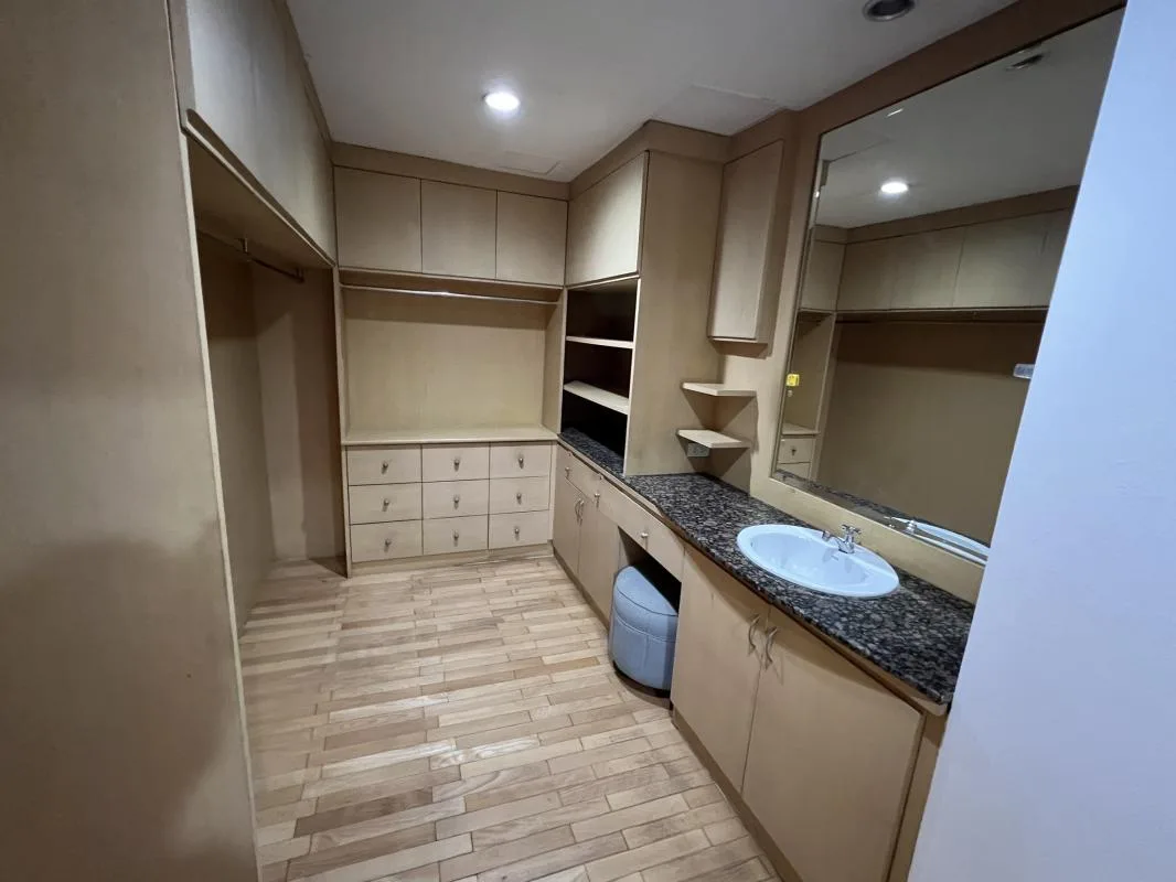 Property photos for The Royal Place 2