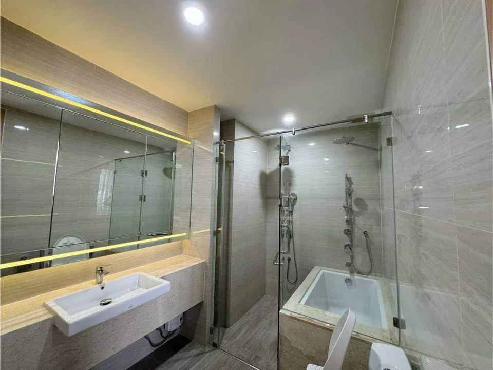 Property photos for Noble BE 33