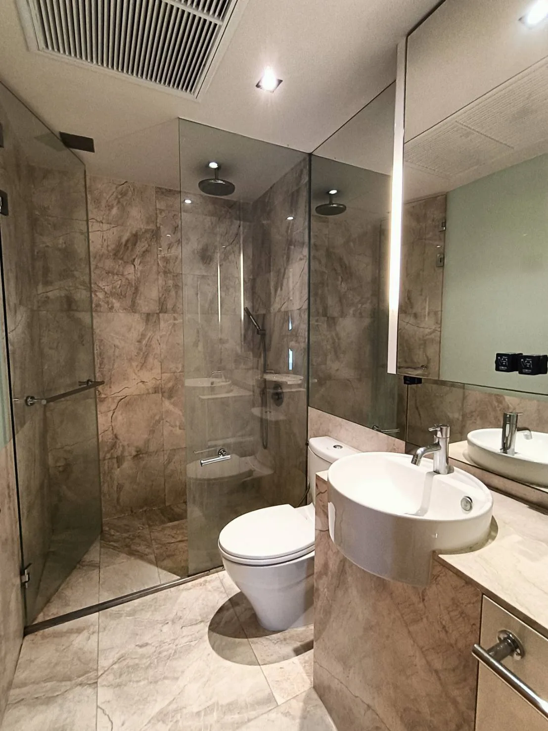 Property photos for The Met