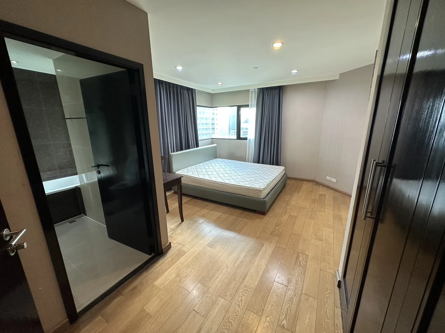 Property photos for Sathorn Gardens