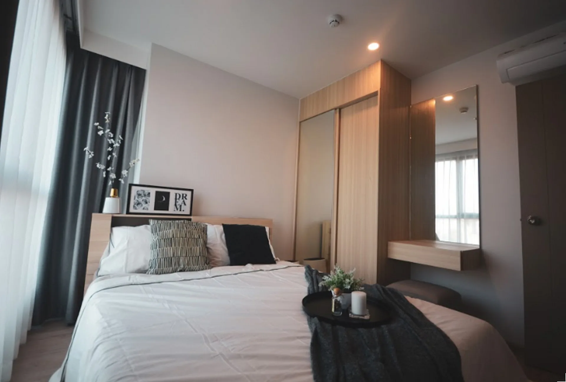 Property photos for IDEO O2
