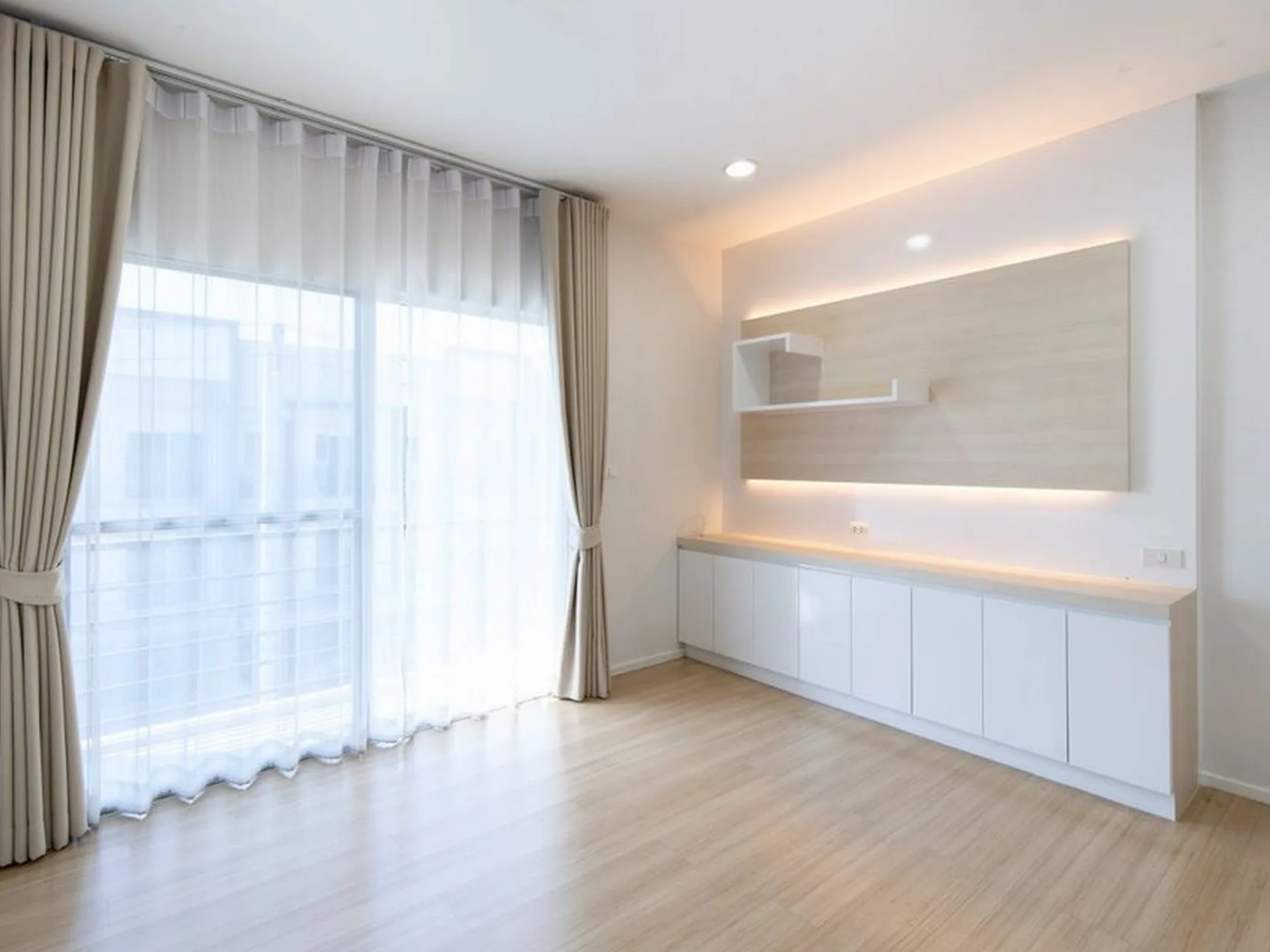 Property photos for Baan Klang Muang Sukhumvit 77