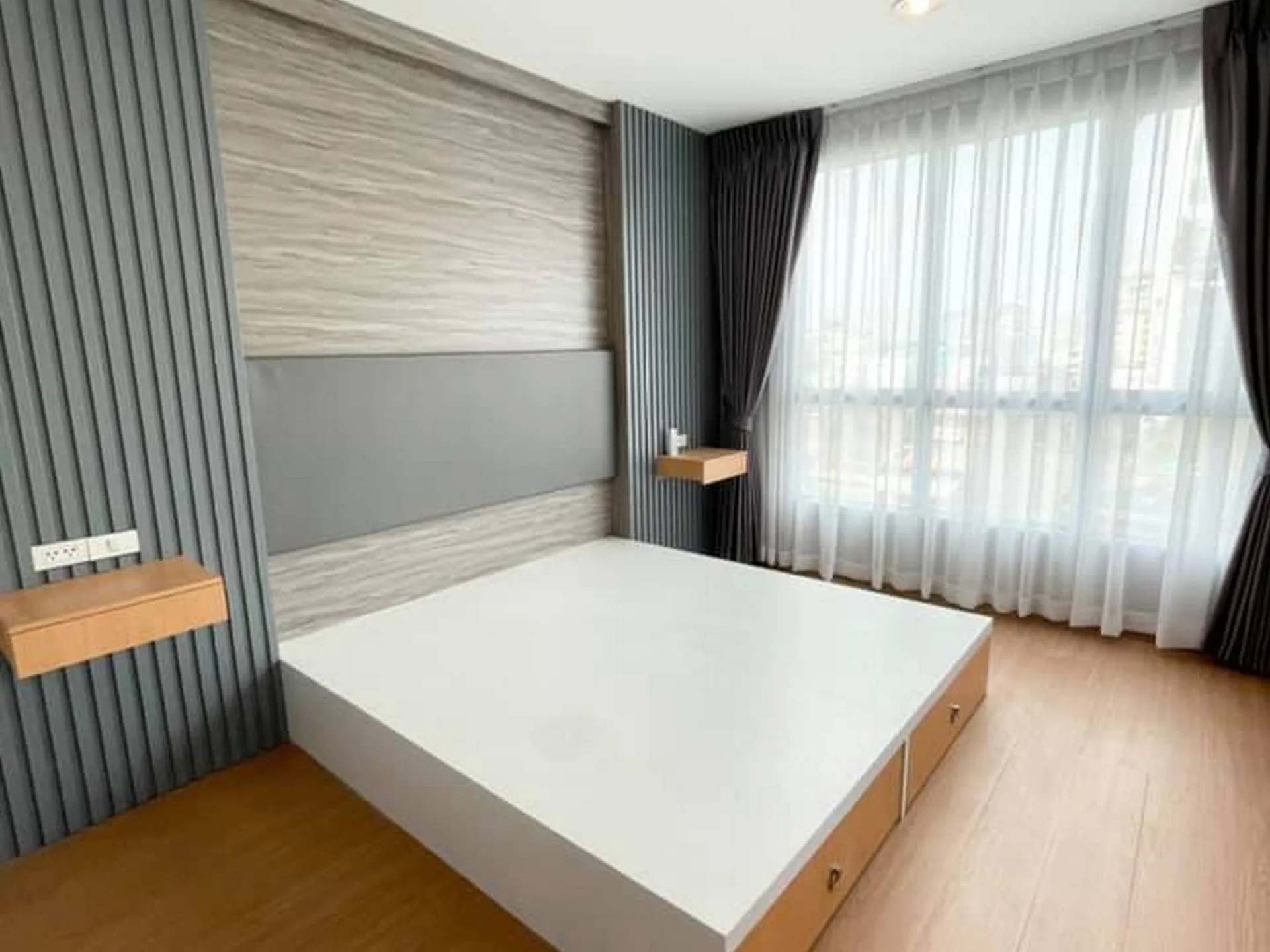 Property photos for Life @ Phahon - Ari