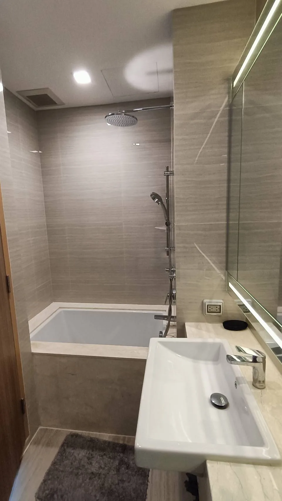 Property photos for Noble BE 33