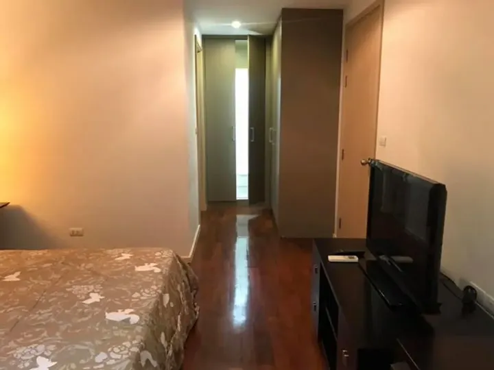 Property photos for Siri On 8