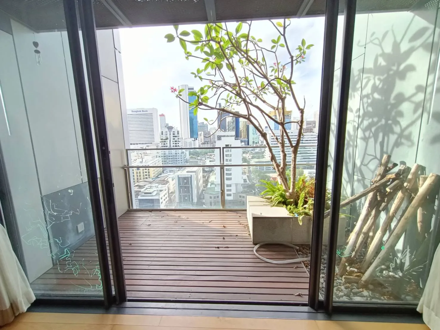 Property photos for The Met
