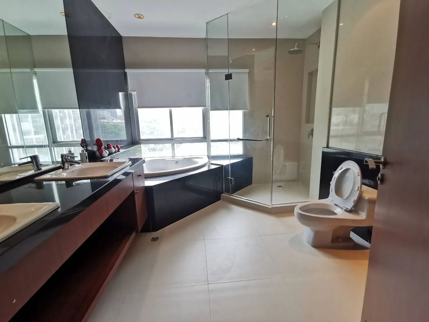Property photos for Royal Residence Park
