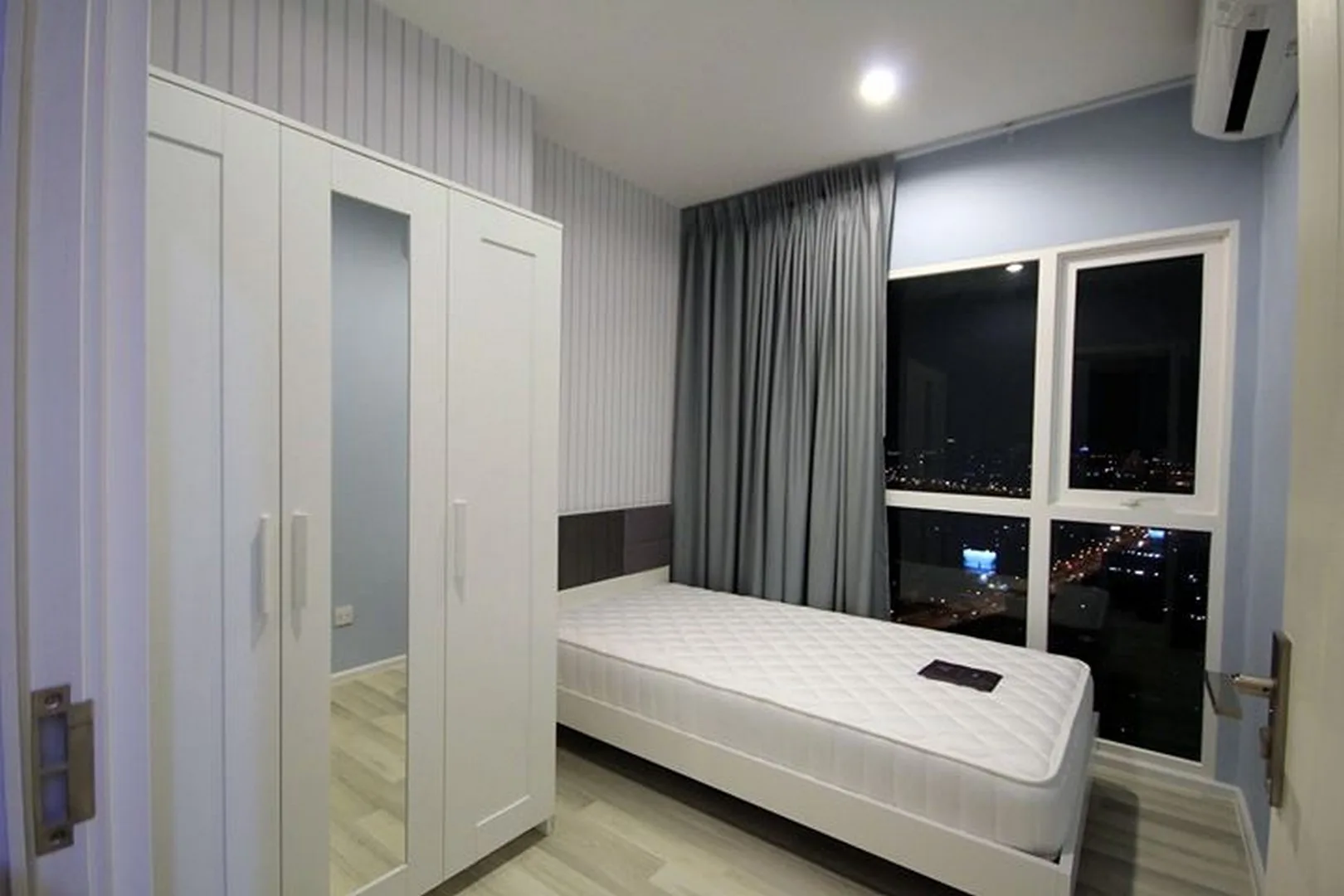 Property photos for The Key Sathorn - Charoenraj