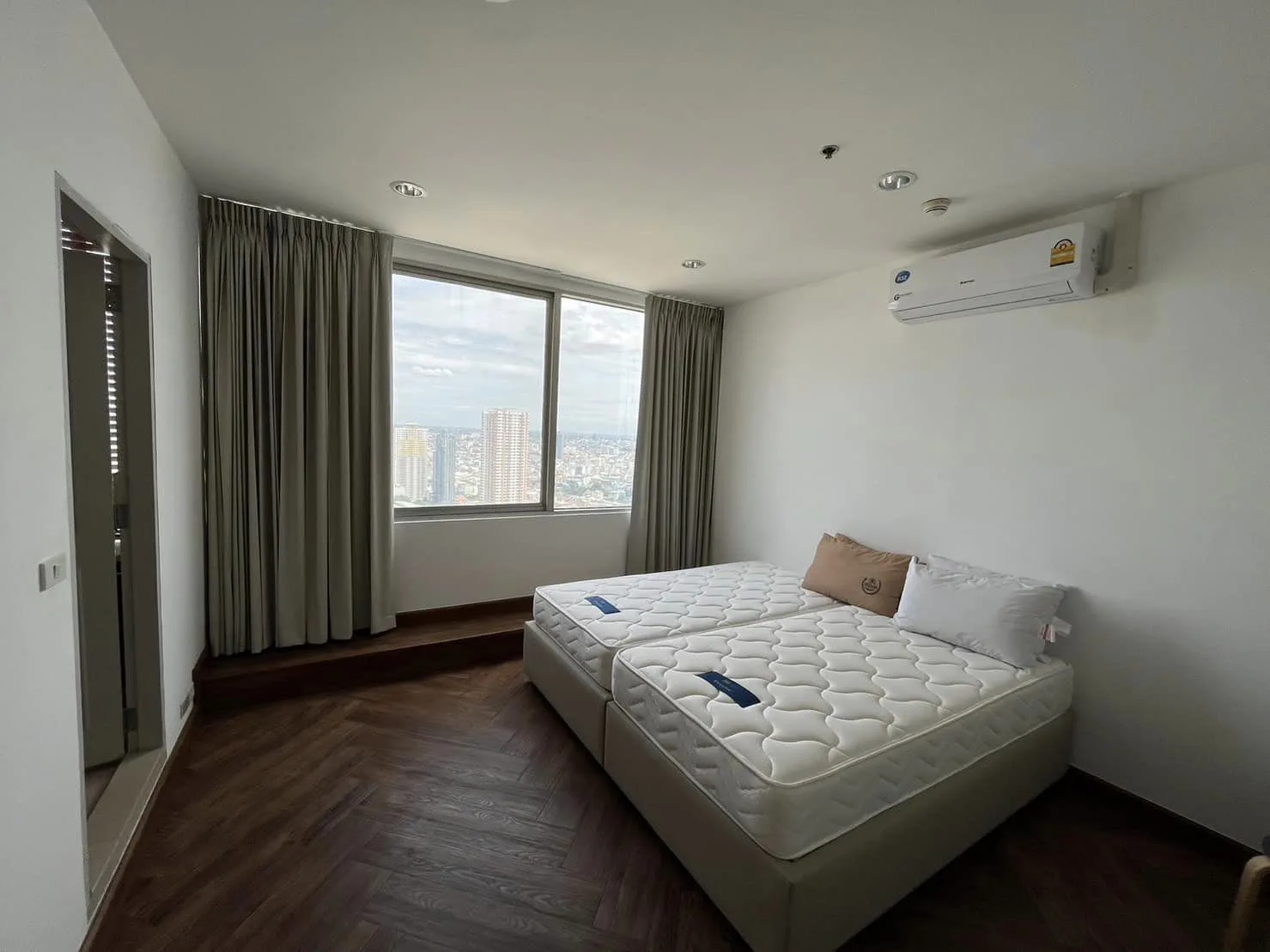 Property photos for Baan Sathorn Chaopraya