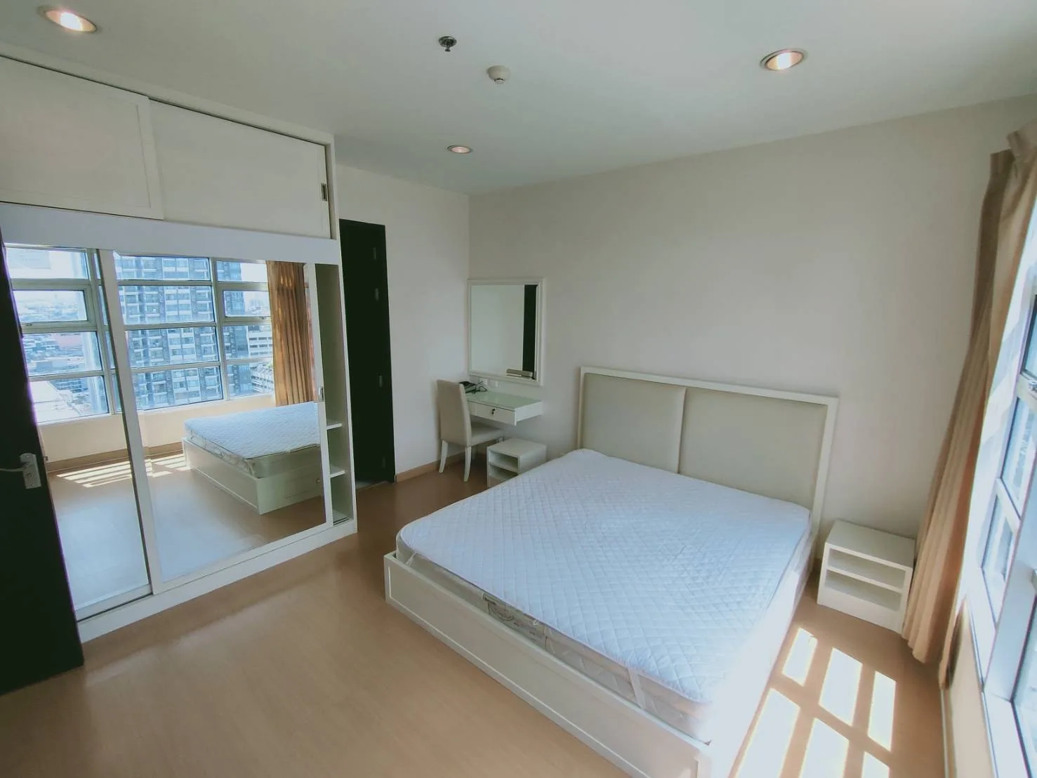 Property photos for Baan Klang Krung Siam - Pathumwan