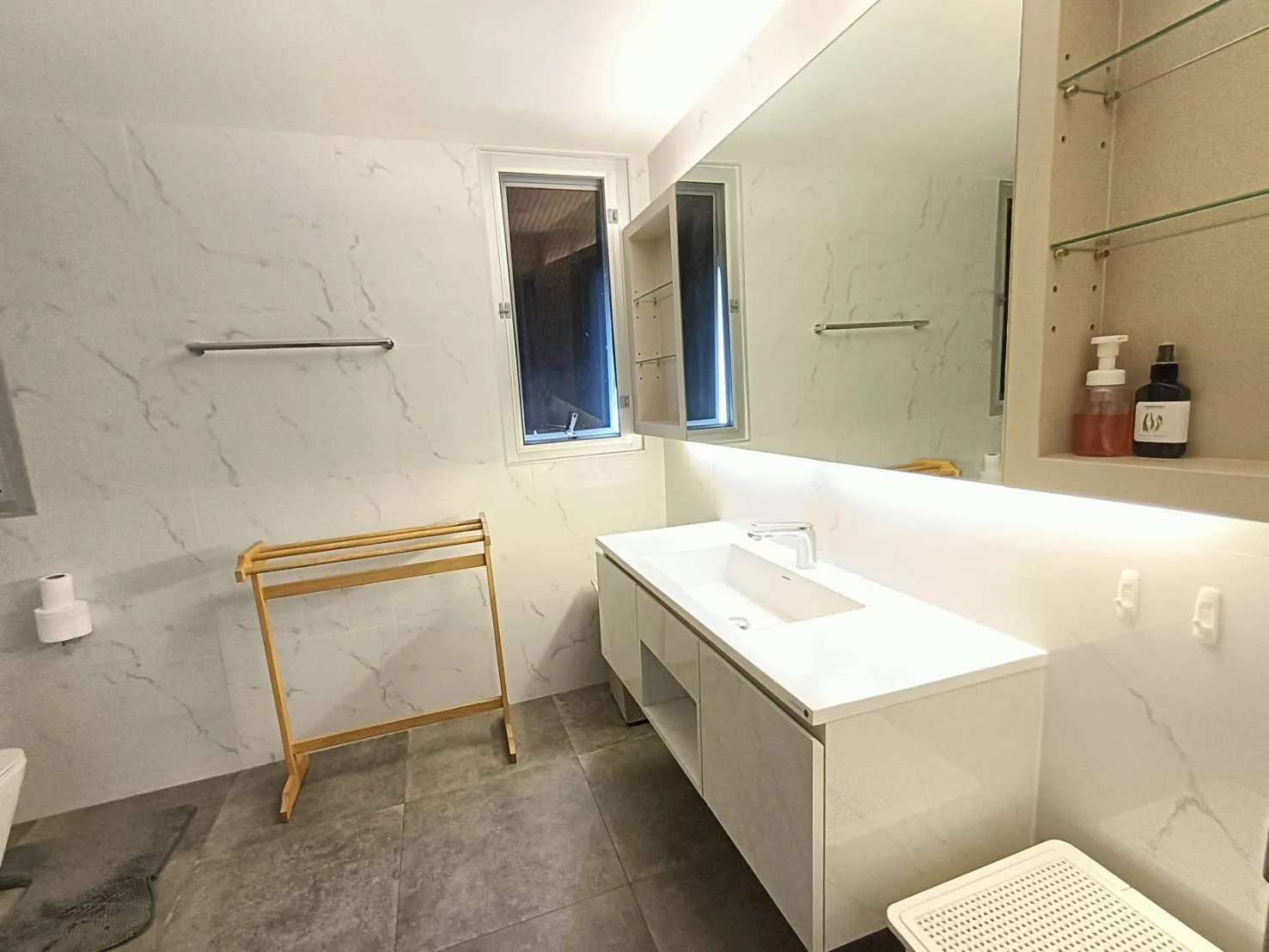 Property photos for Centric Scene Phaholyothin 9