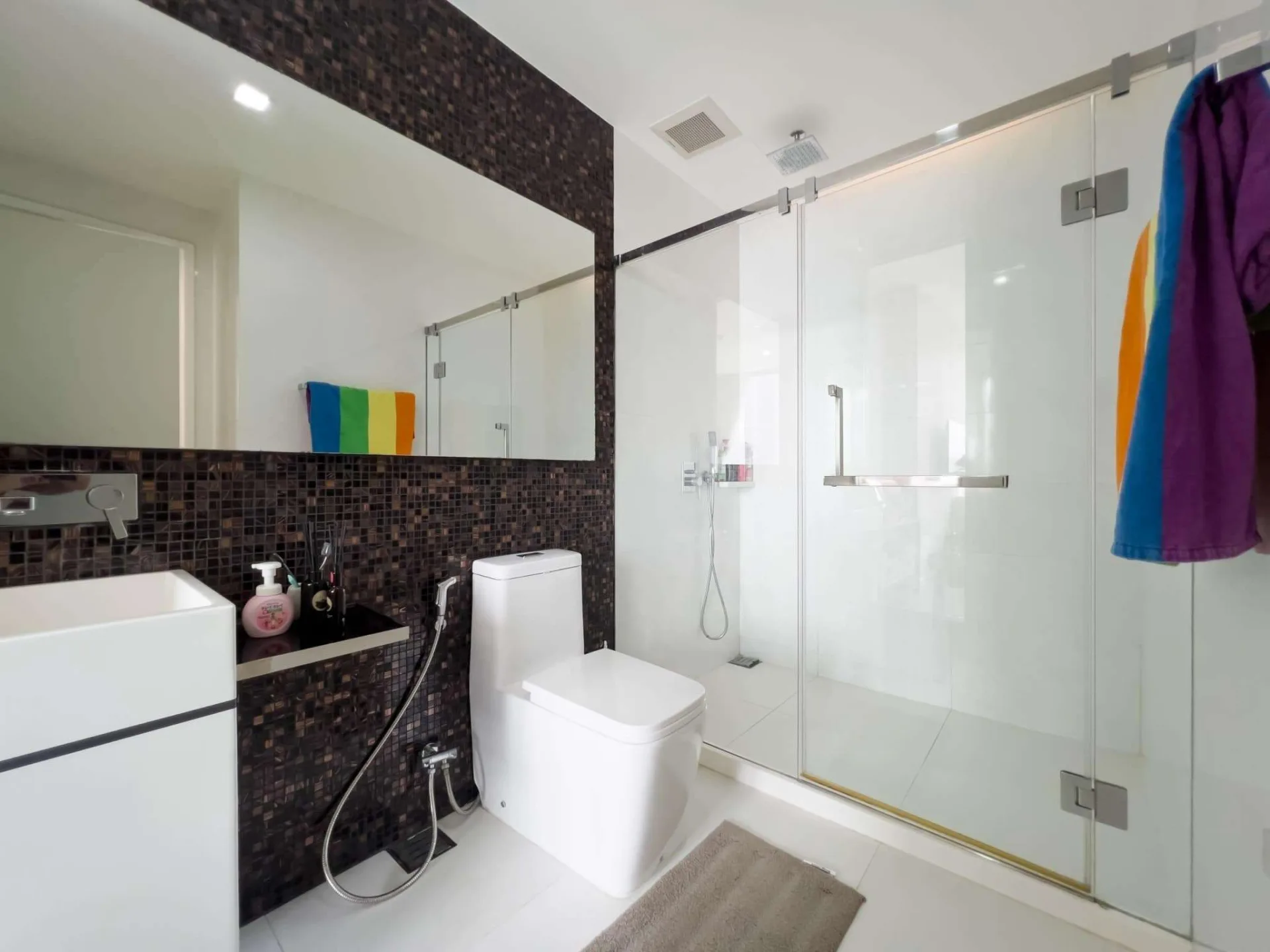 Property photos for The Room Sukhumvit 64