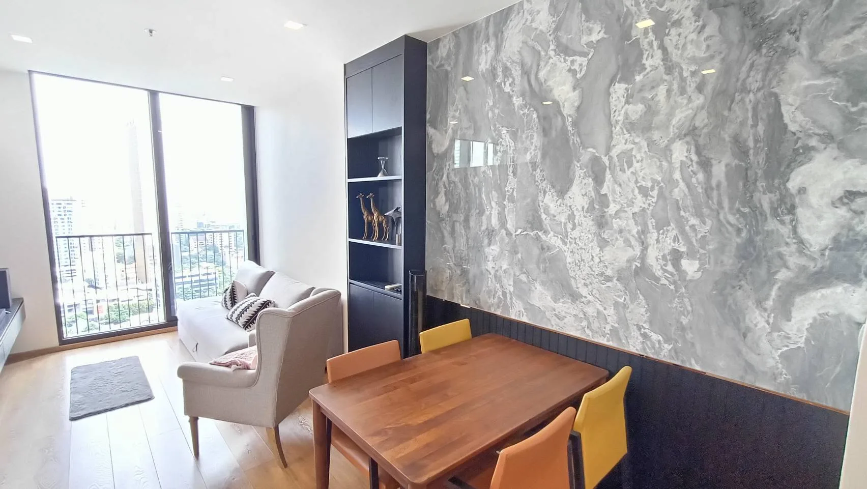 Property photos for Noble BE 33