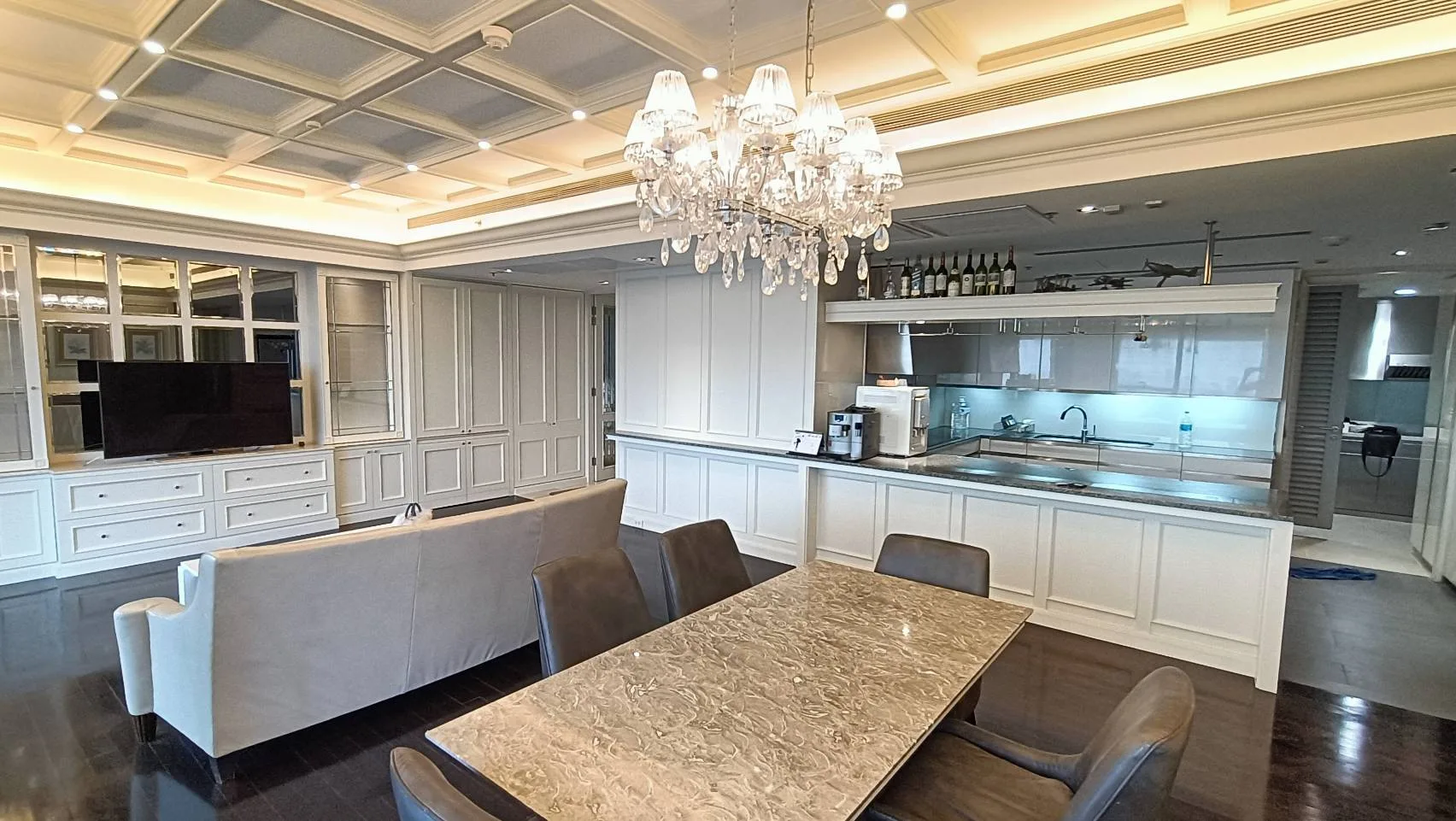 Property photos for The Met