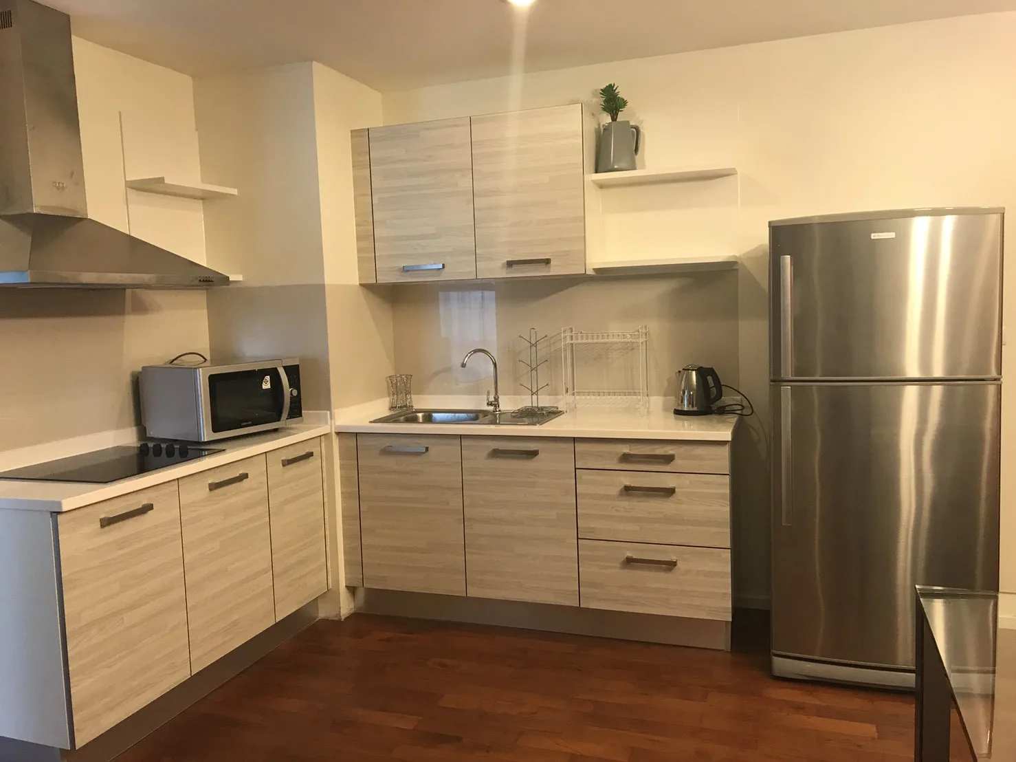 Property photos for Siri On 8