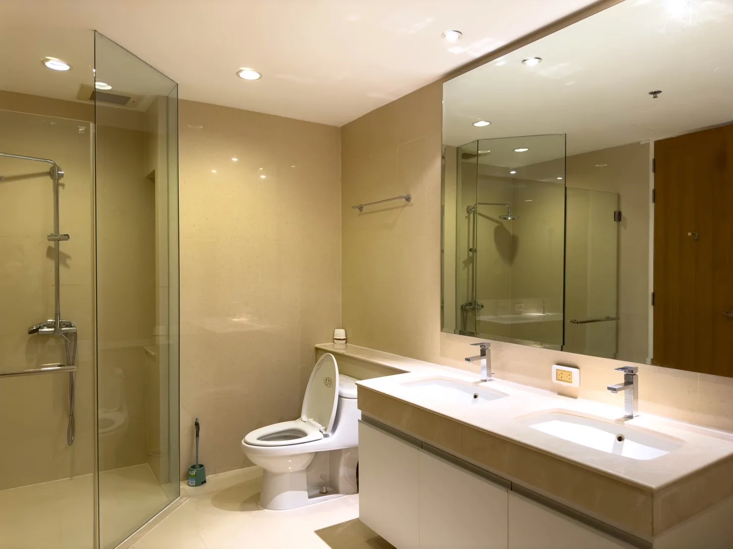 Property photos for The Royal Maneeya