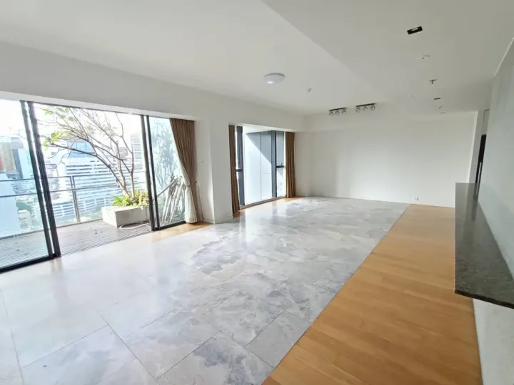 Property photos for The Met