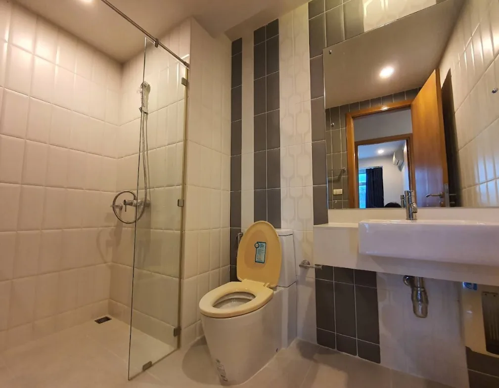Property photos for Circle Condominium