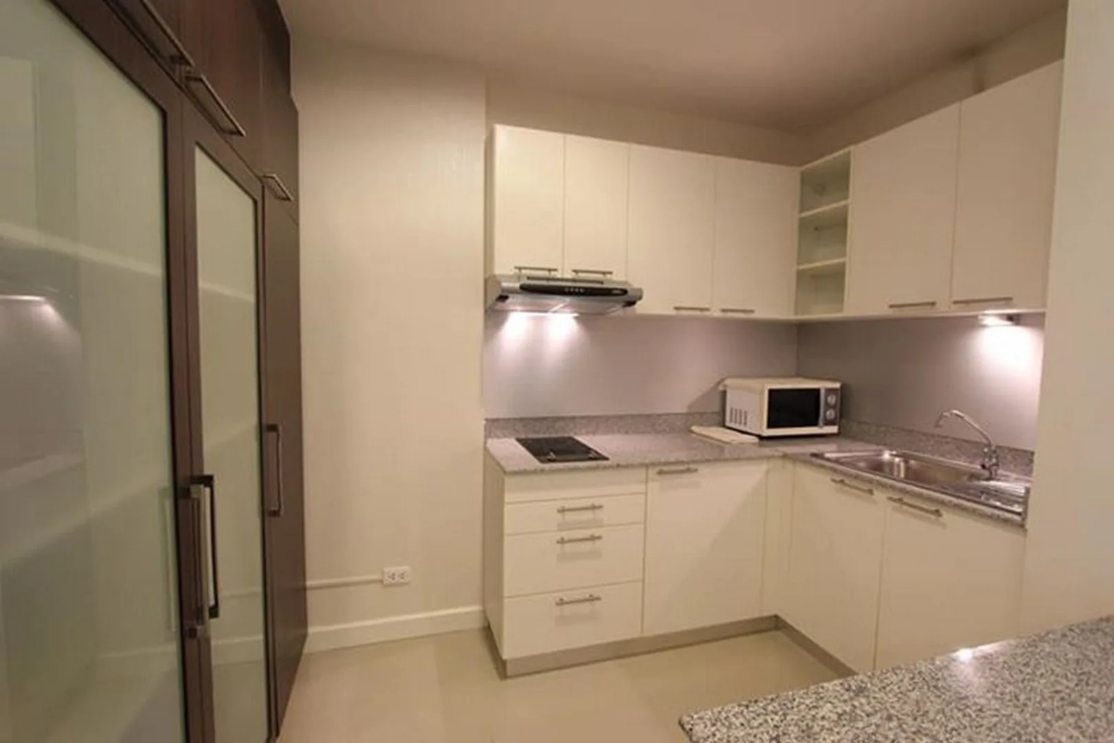 Property photos for The Silk Phaholyothin 3