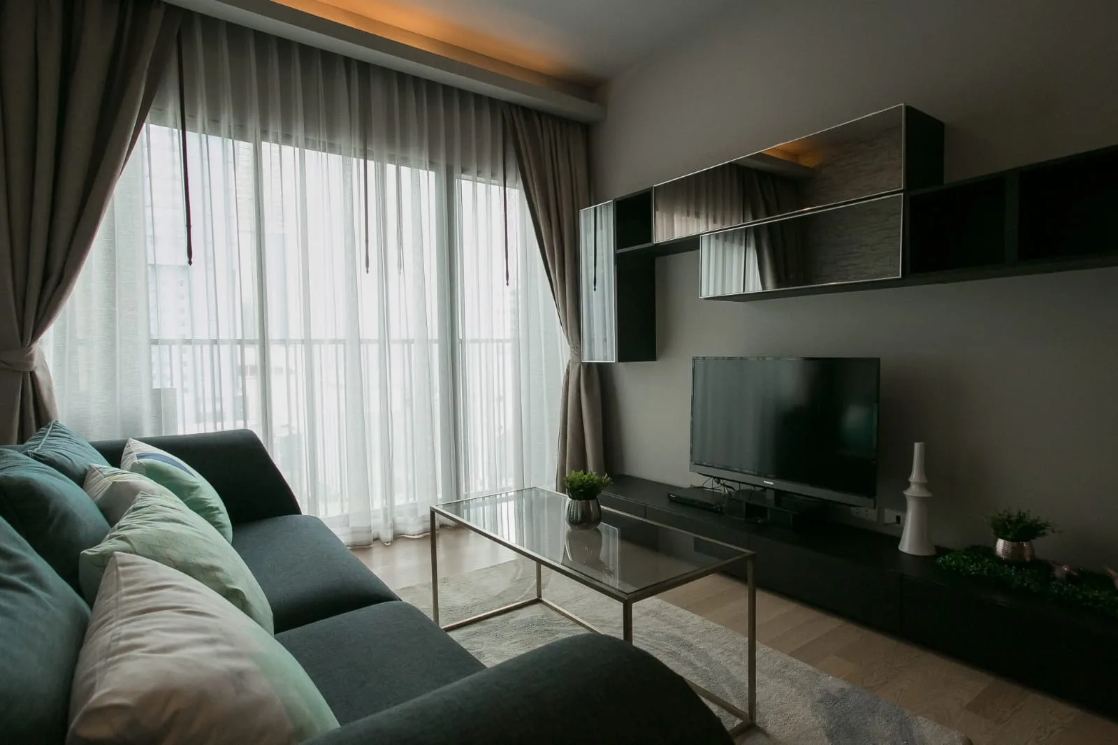 Property photos for Noble Refine