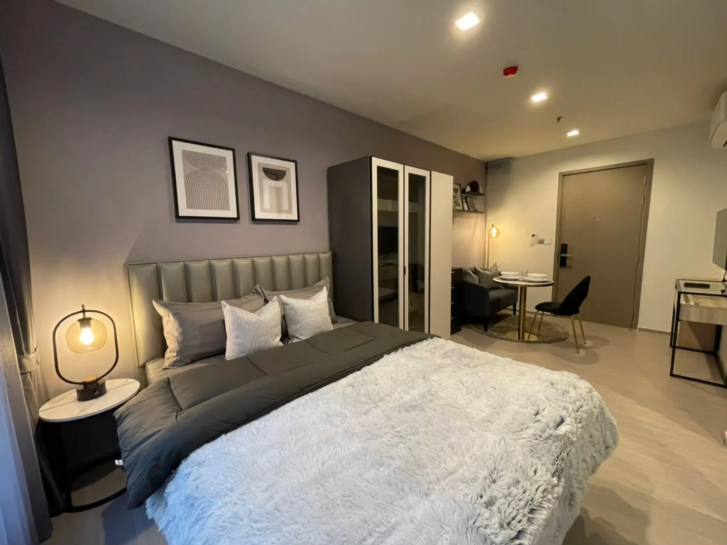 Property photos for Life Asoke Hype