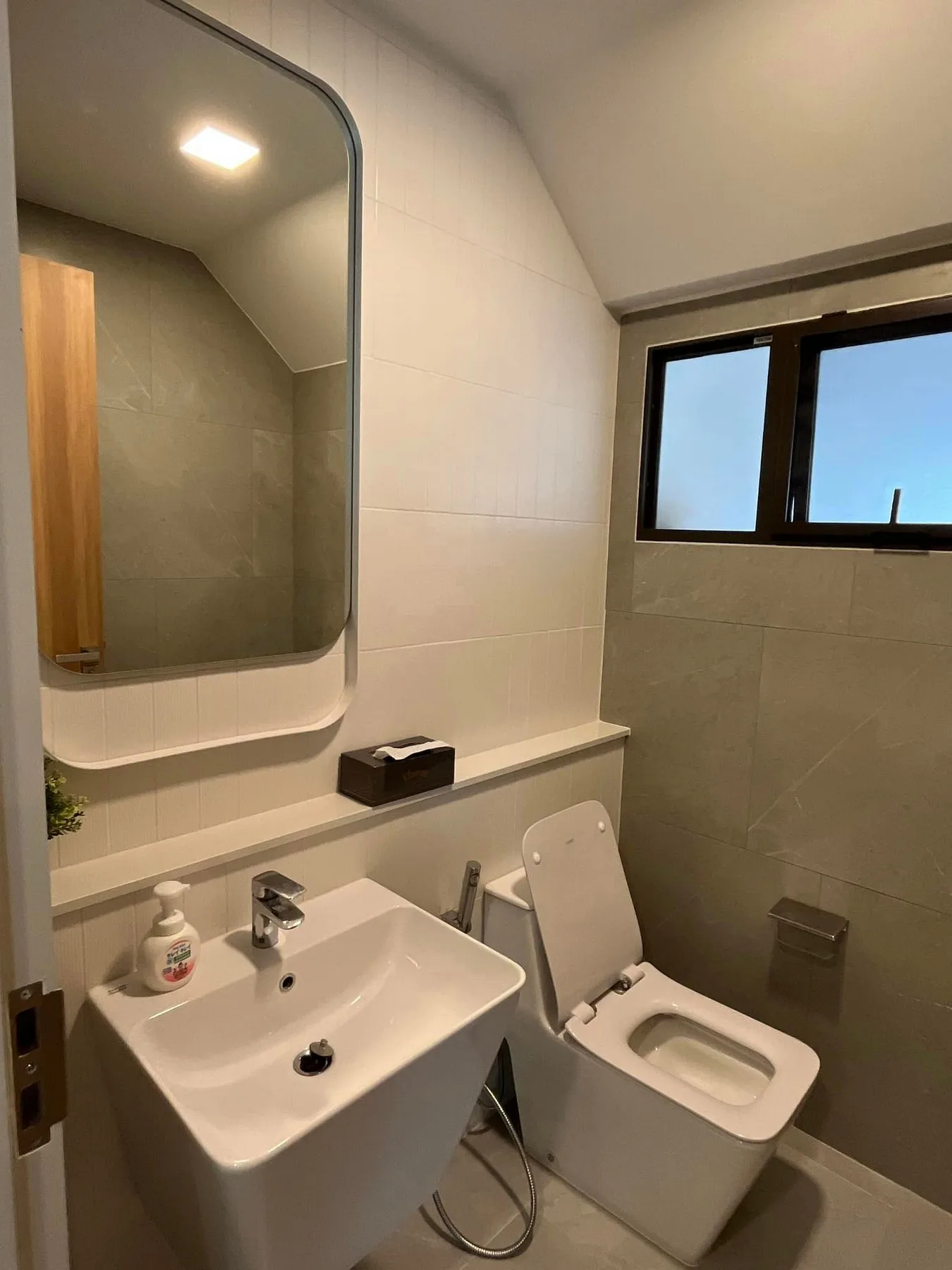 Property photos for Mantana Motorway-New Krungthepkreetha