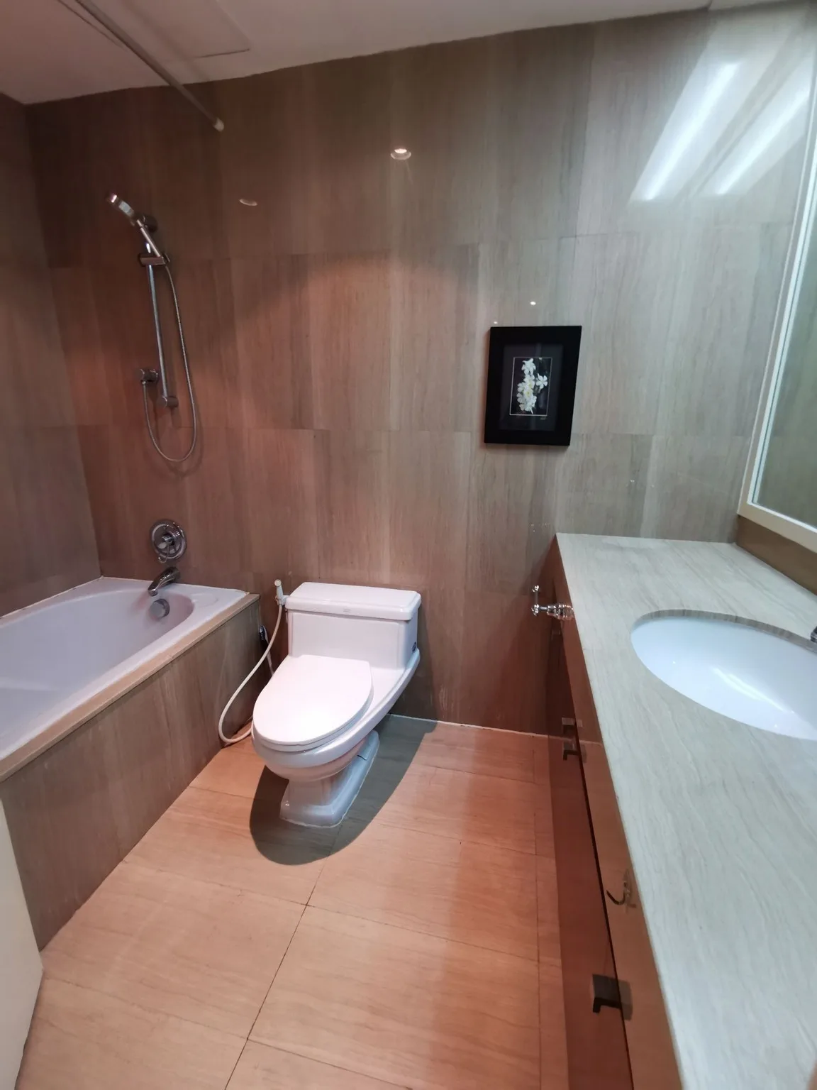 Property photos for Langsuan Ville
