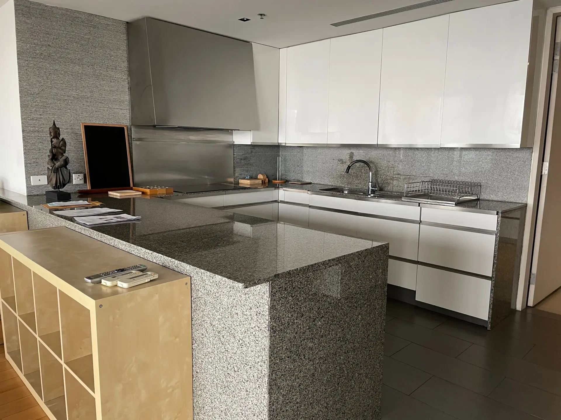 Property photos for The Met