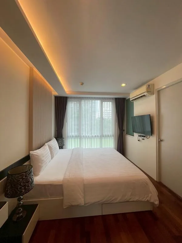 Property photos for Beverly 33